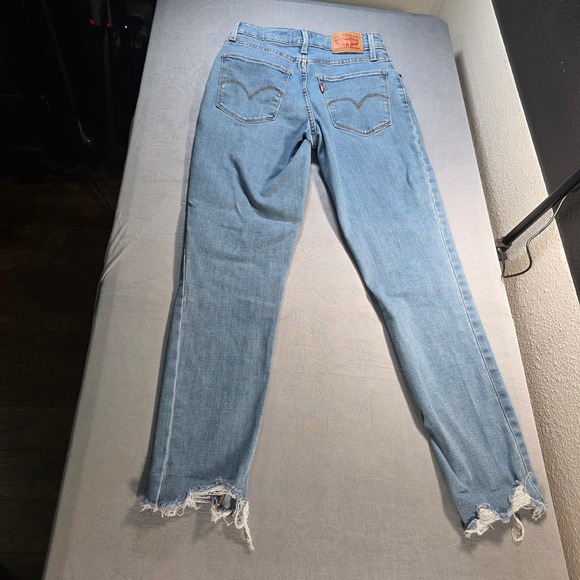 Levi's 721 High Rise Skinny Jeans Light Wash Distressed Raw Hem 26 (2) Womens - Picture 11 of 11